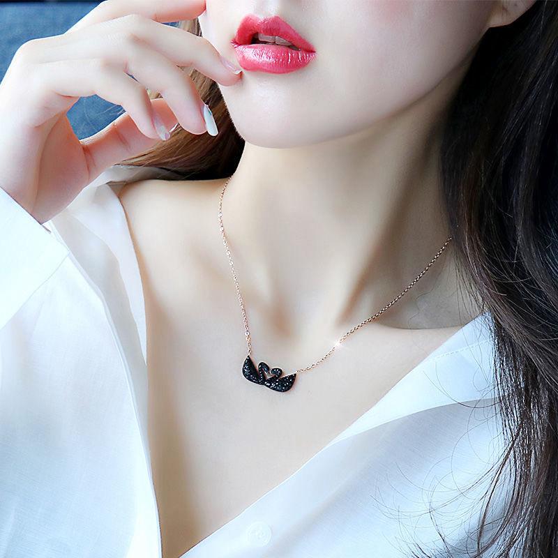 Aurezza Luxury Elegant Black Swan Pendant Necklace for Women